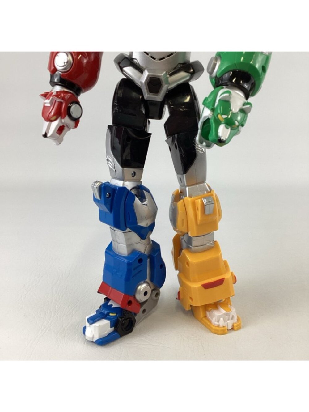 Dreamworks Ultimate Voltron Legendary Defender Electronic 13" Action Figure 2017 - Picture 3 of 7